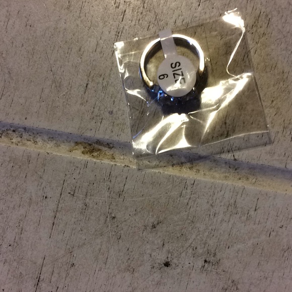 Cubic zirconia ring size 6 - Picture 4 of 8